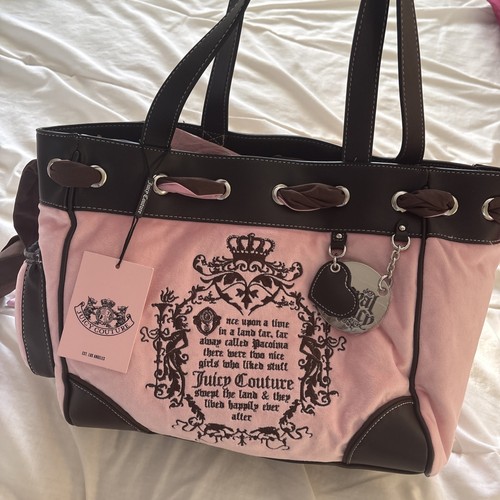 Borsa nuova con etichette